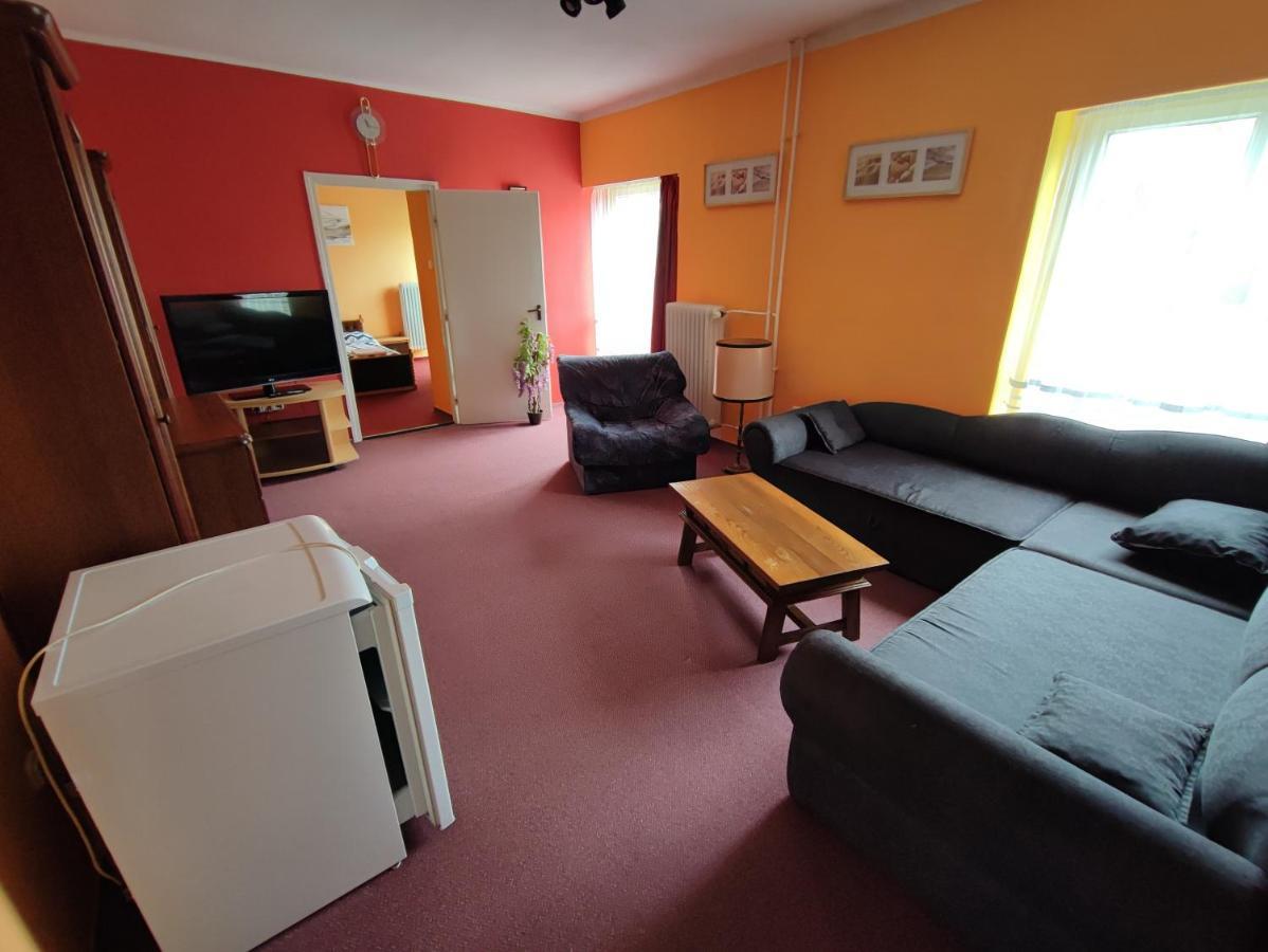 Hotel Beke Sziget Komlo Экстерьер фото