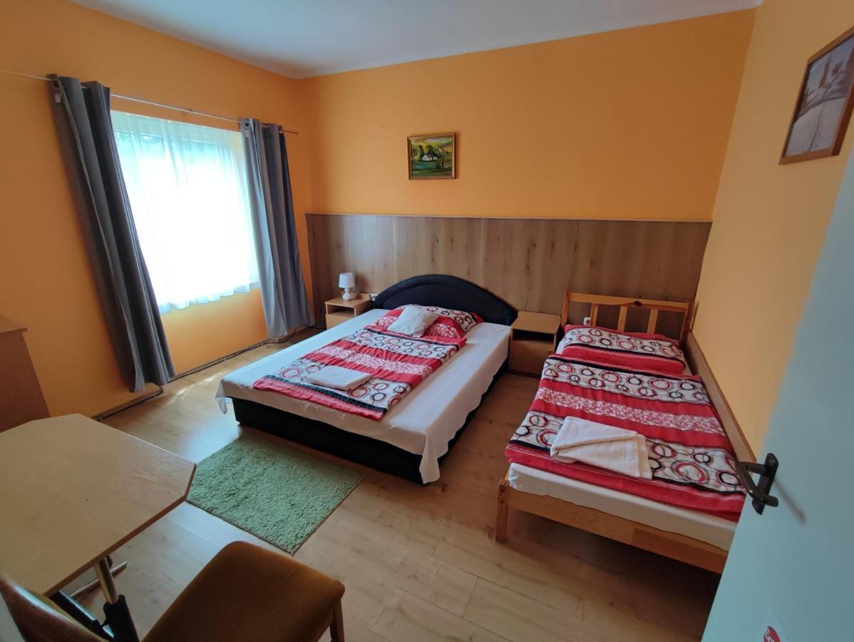 Hotel Beke Sziget Komlo Экстерьер фото