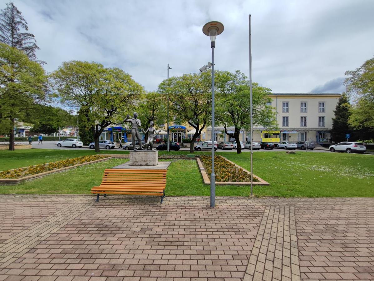 Hotel Beke Sziget Komlo Экстерьер фото