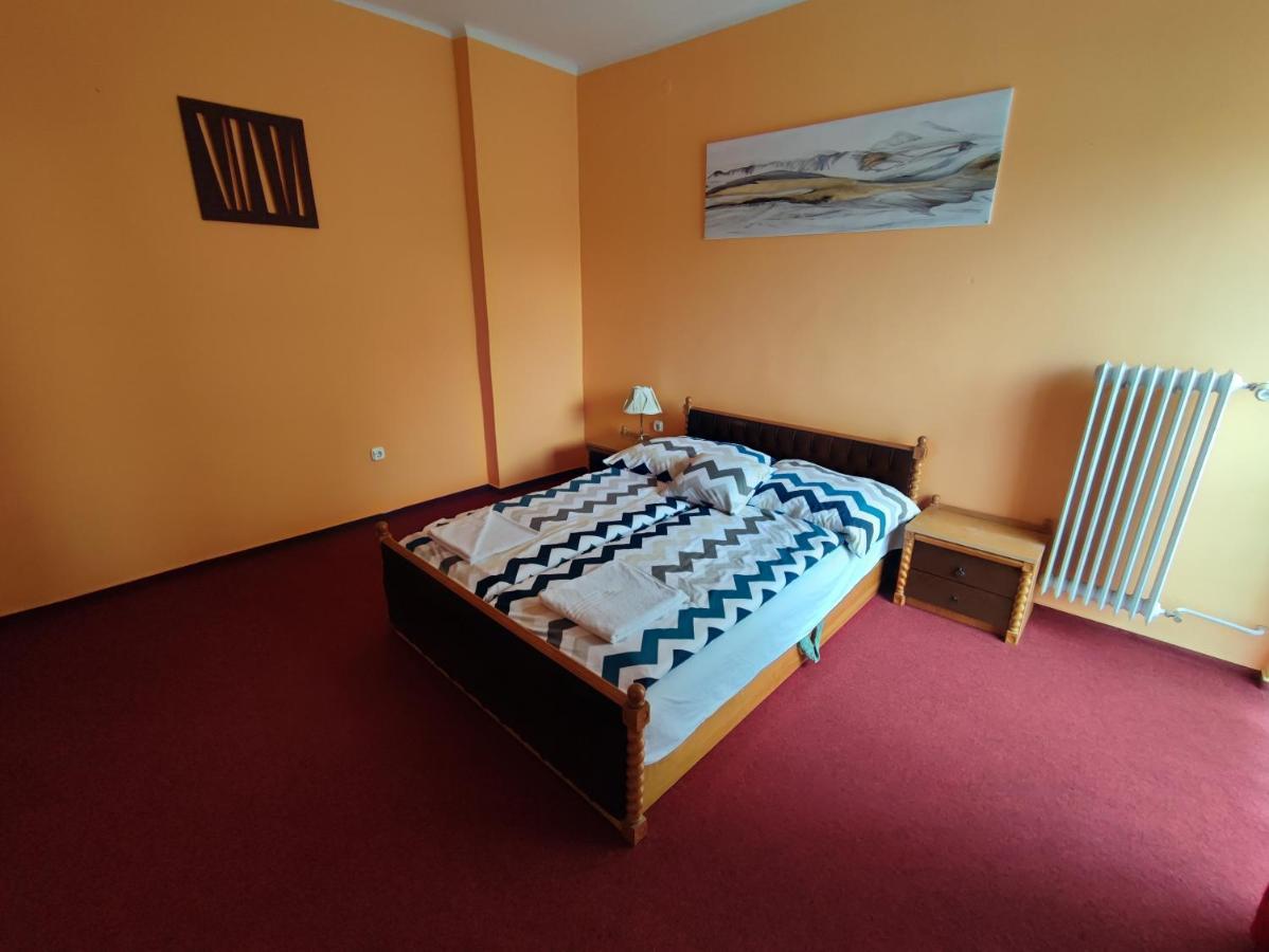 Hotel Beke Sziget Komlo Экстерьер фото