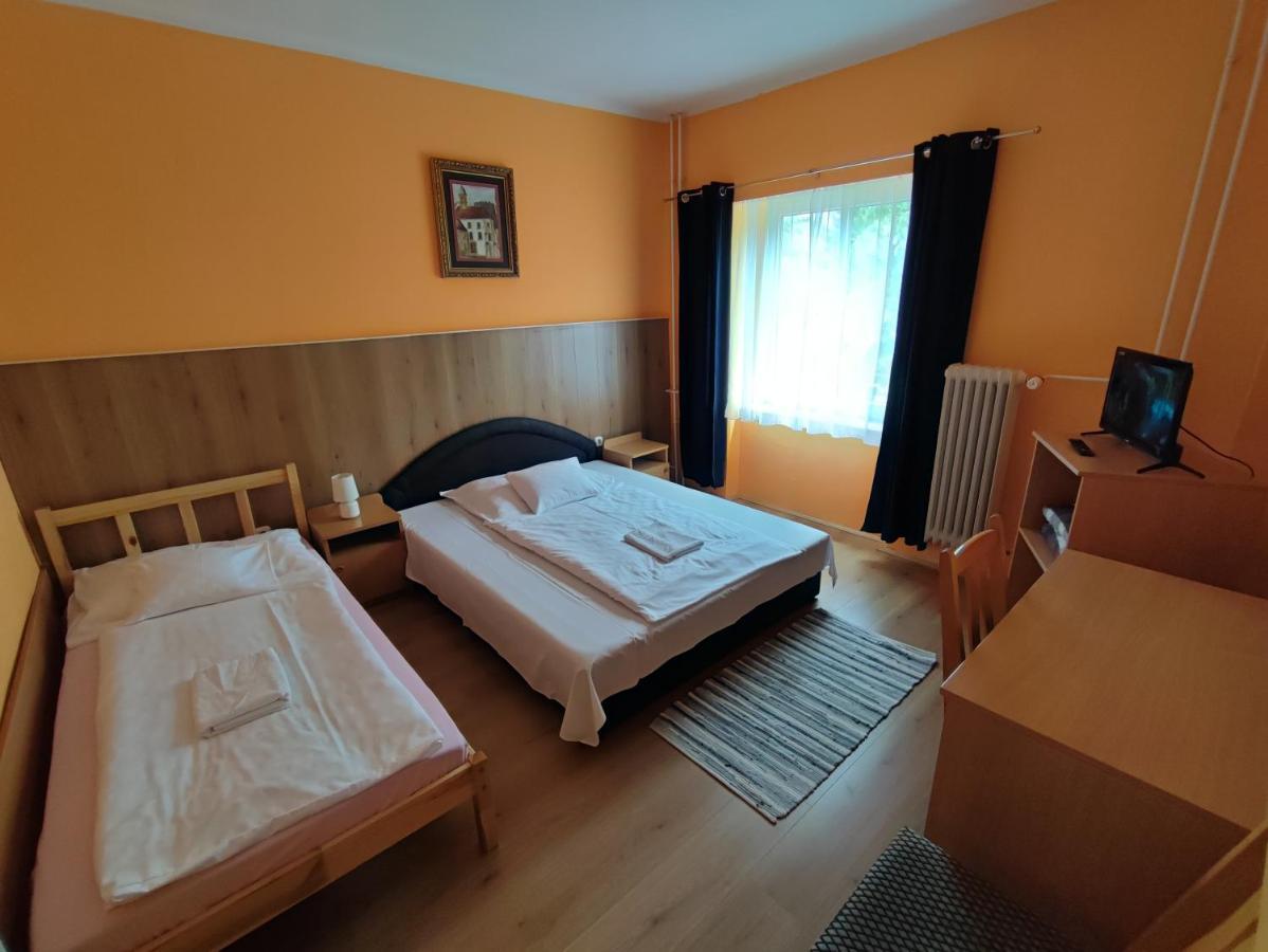Hotel Beke Sziget Komlo Экстерьер фото