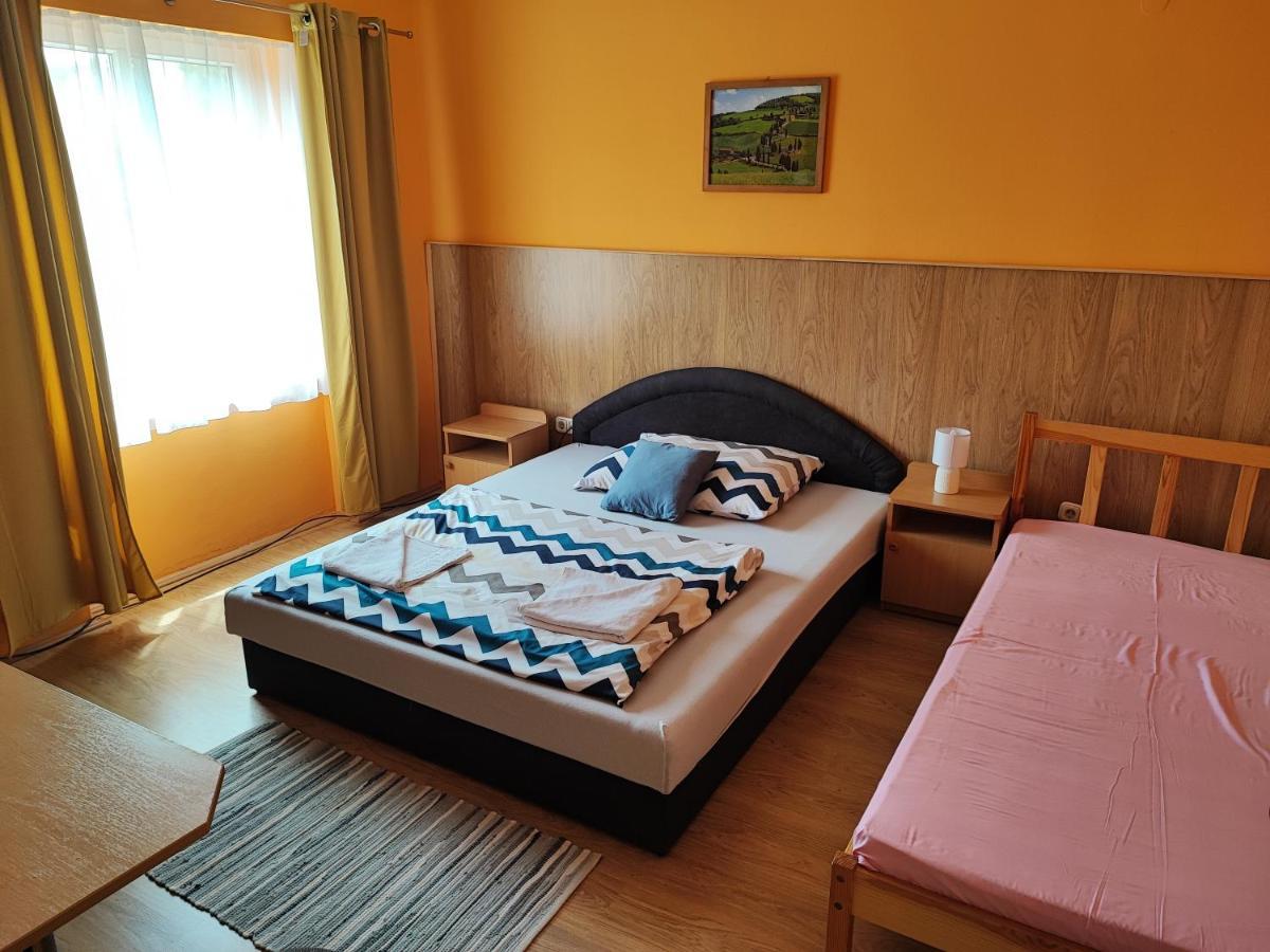 Hotel Beke Sziget Komlo Экстерьер фото