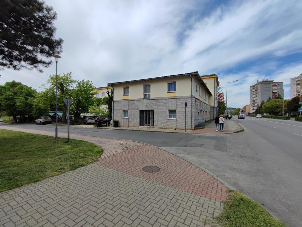 Hotel Beke Sziget Komlo Экстерьер фото