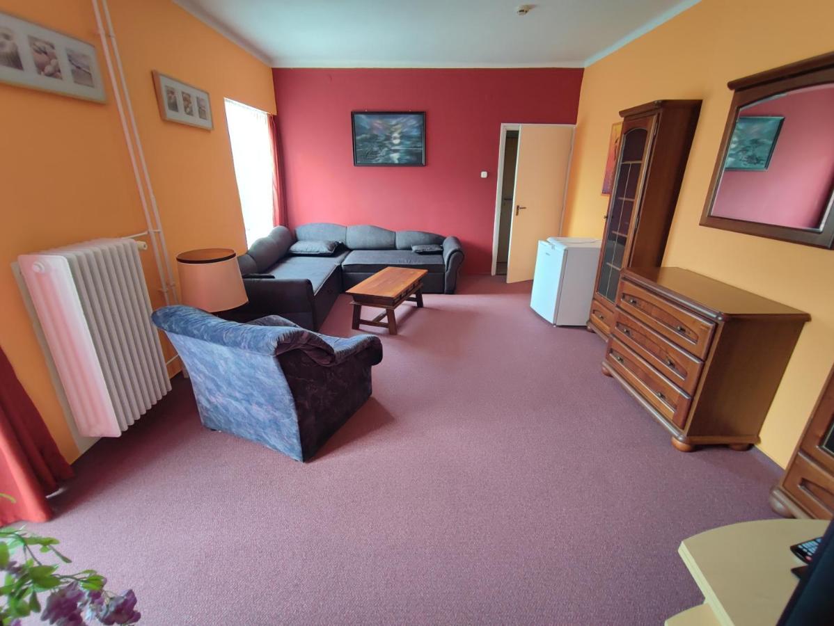 Hotel Beke Sziget Komlo Экстерьер фото