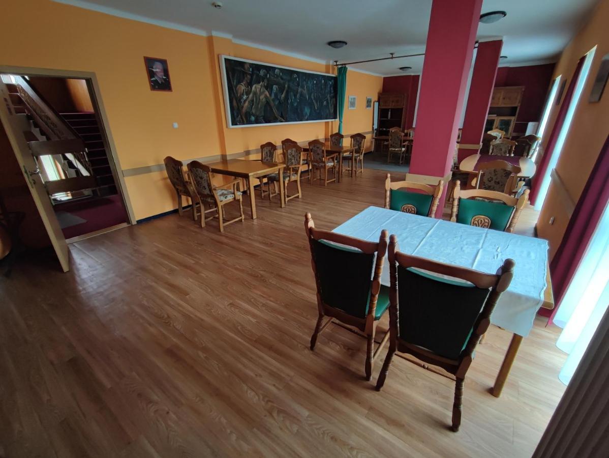 Hotel Beke Sziget Komlo Экстерьер фото