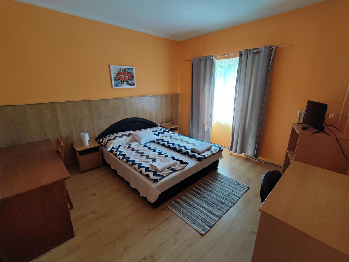 Hotel Beke Sziget Komlo Экстерьер фото