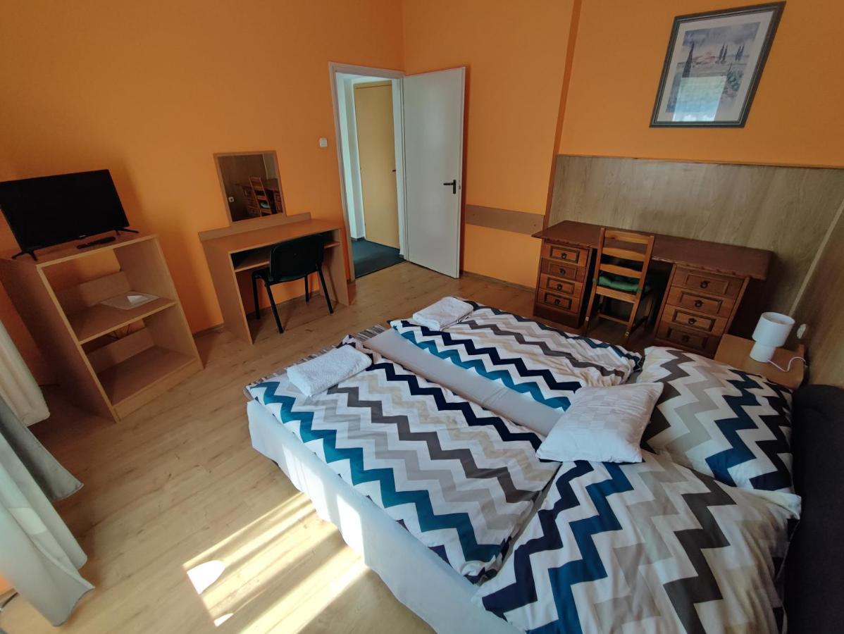 Hotel Beke Sziget Komlo Экстерьер фото