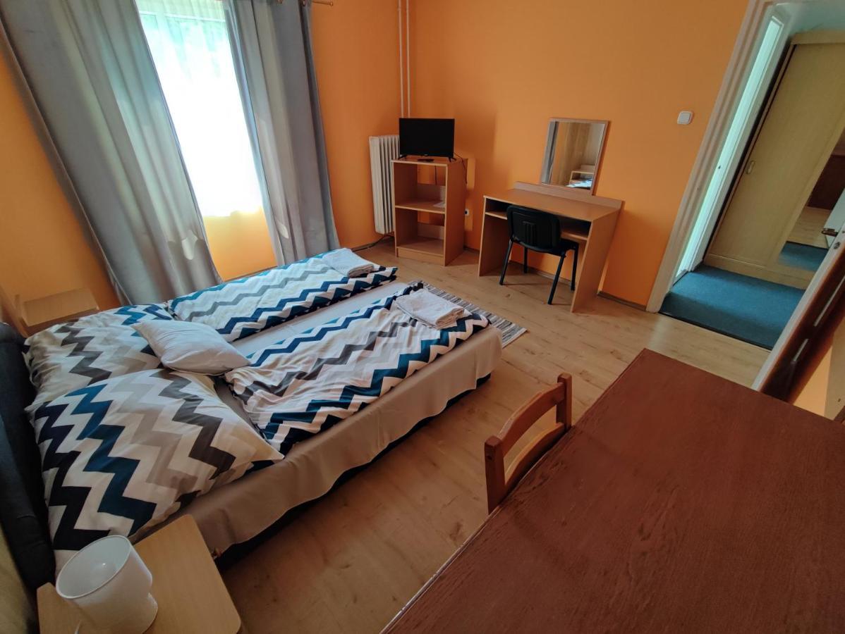 Hotel Beke Sziget Komlo Экстерьер фото